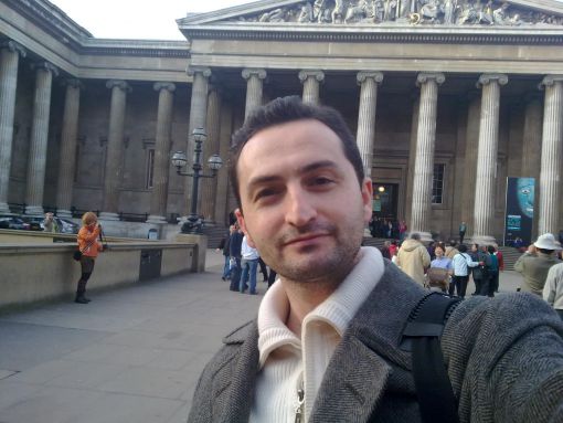  birtan in front of british museum